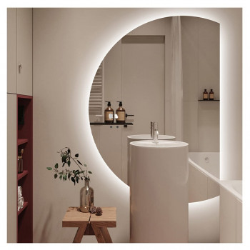Полукруглое зеркало c подсветкой светодиодной лентой для ванной комнаты Франка